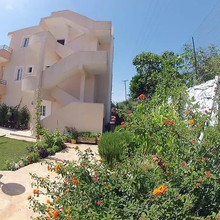 بيت ضيافة Joanna&mattheo ساراندا