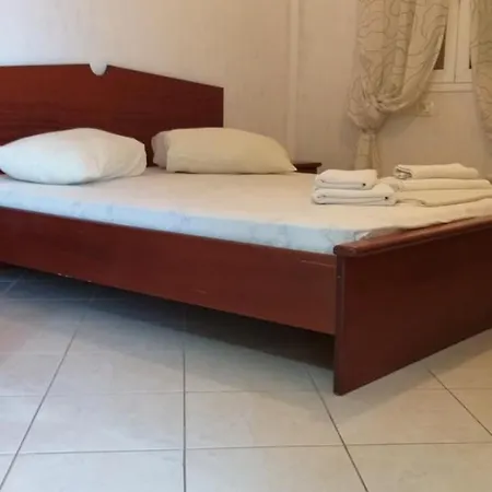 Joanna&mattheo Pensión Sarandë